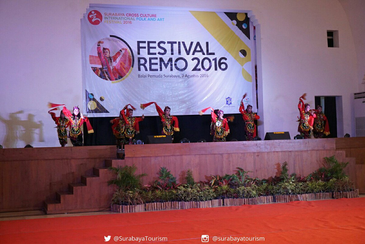 SurabayaTourism's tweet photo. Sedang berlangsung penjurian Festival Tari Remo diikuti oleh 40 peserta dari berbagai sanggar tari #SCCF2016 https://t.co/23FCCoQLoq