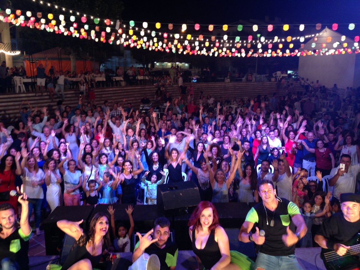 OrquestaDynamic's tweet photo. Un año más, Villanueva Del Rosario nos sorprende, ambiente y público máximo!! Da gusto actuar así!!! https://t.co/wPSvQKMJYz