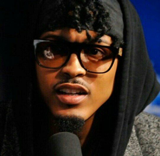 ItsAugAlsina's tweet photo. @AugustAlsina: *hits blunt* if we can't see air, do fish see water??? https://t.co/dtl3DAYwGX