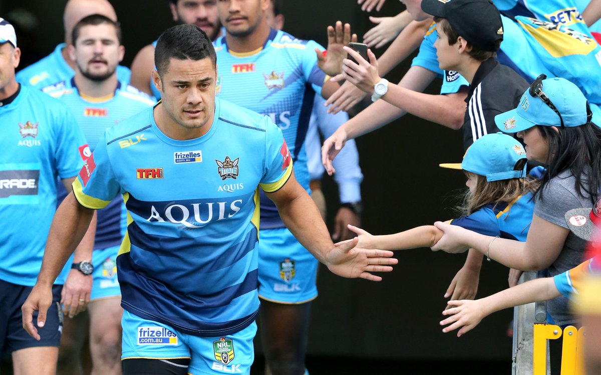FOXSportsNews's tweet photo. HAYNE READY TO TAKE OFF: Jarryd Hayne will start on the bench for @GCTitans against @NZWarriors. LIVE on #CH501 NOW https://t.co/xgjFX3KQ9g