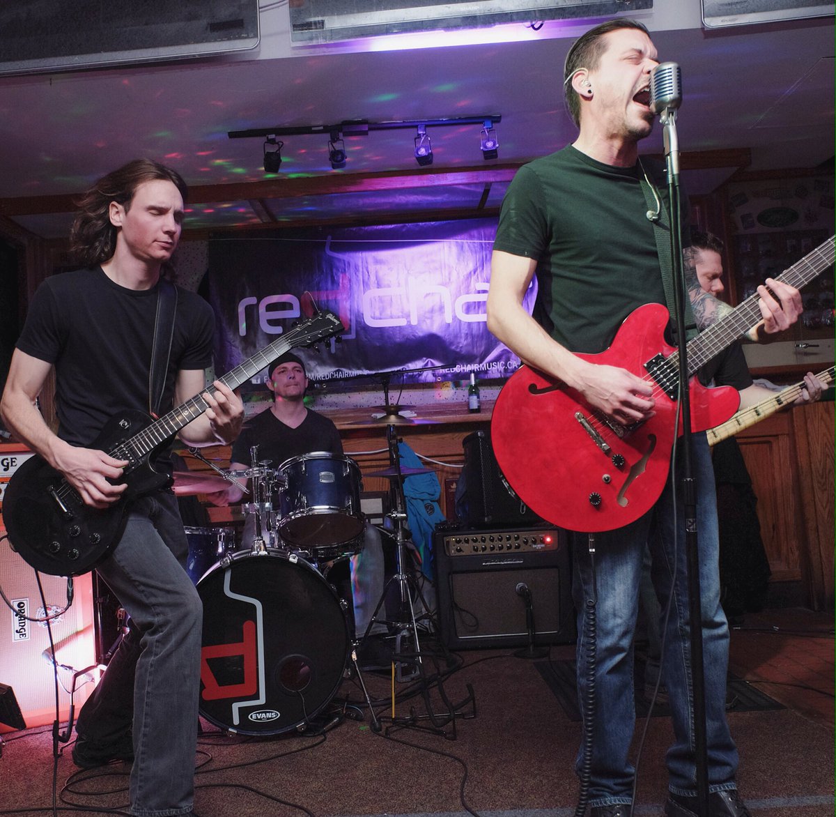 RedChairBand_'s tweet photo. Rocking @LonghornSaloon at 10pm! It's already busy! #livemusic #whistler #rock #SaturdayNight #dancing #party #patio https://t.co/u6RmPR5YnS
