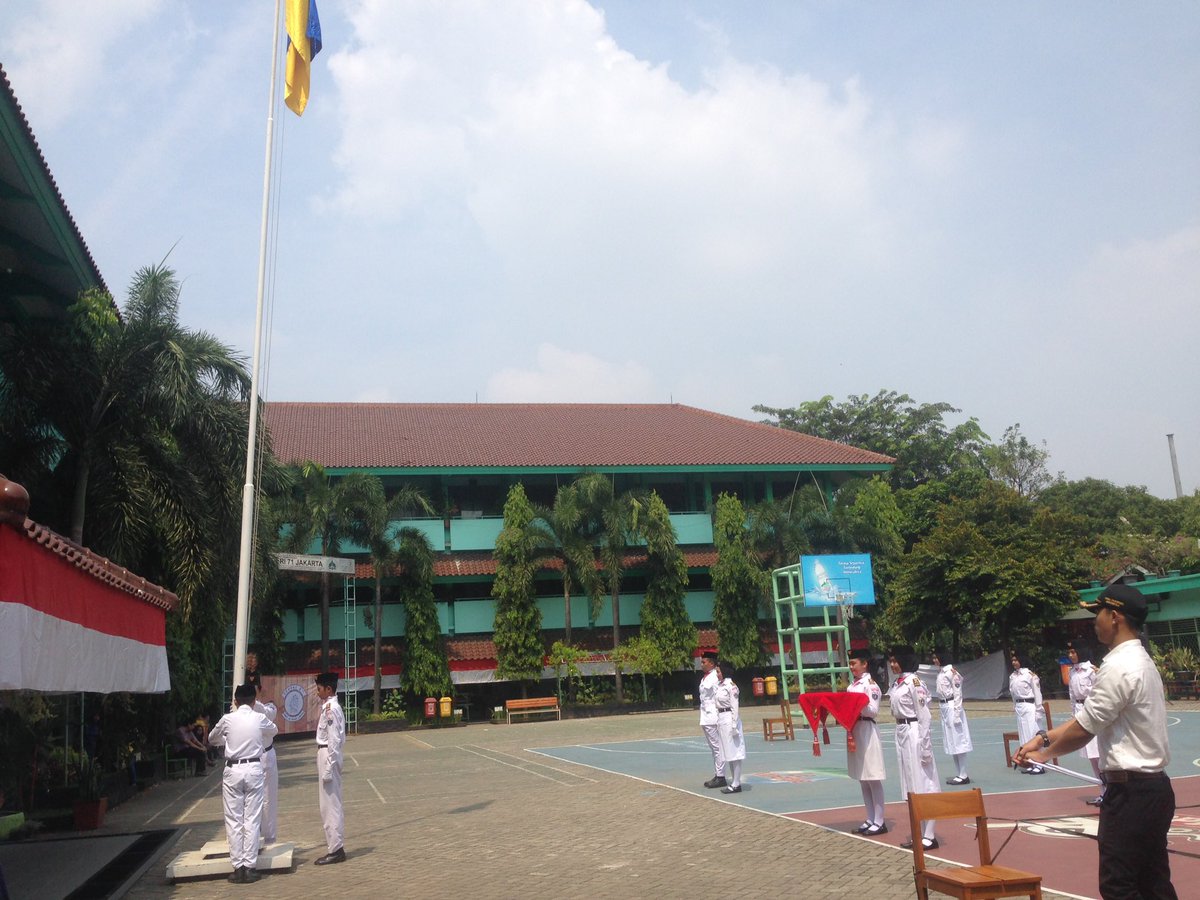 Paskibra SMAN 71 tweet media