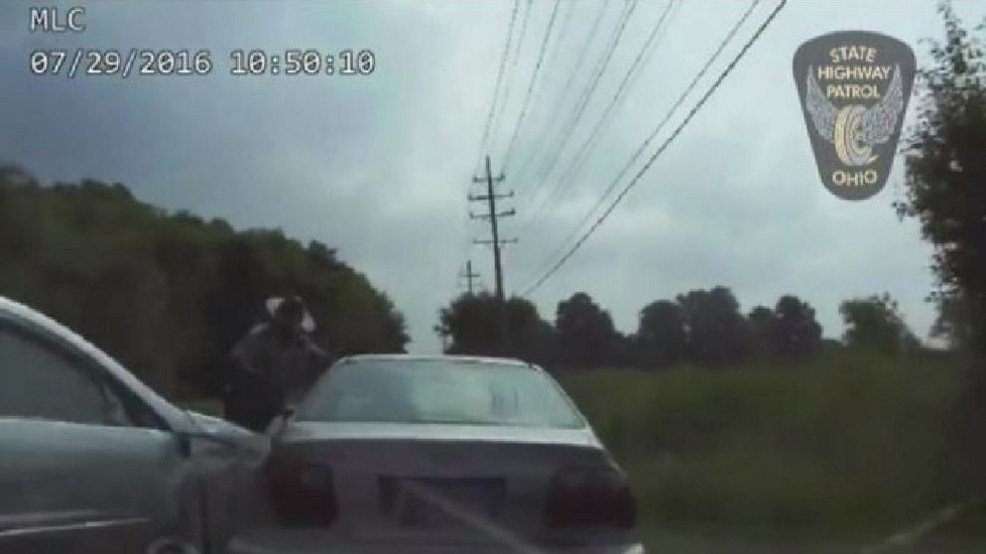 DriverShaming's tweet image. Dash cam footage shows trooper hit by car, tossed in the air buff.ly/2avjnL3 #drivershaming