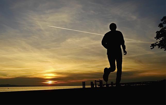 MensHealthMag's tweet image. Anyone can become an early riser—take it from these guys who wake up at 4 a.m. to work out: spr.ly/6010B0m7a