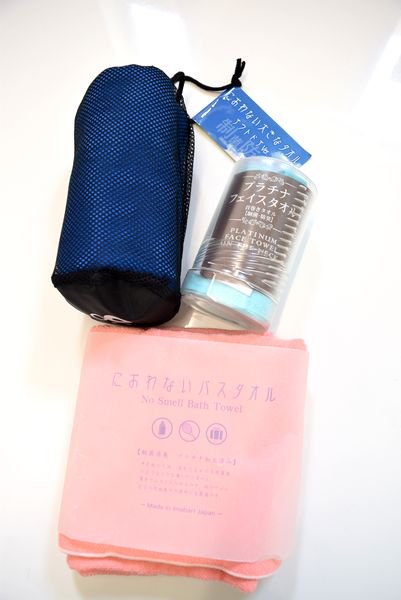 東急ハンズ広島店 もう 臭わない 艸 色とりどりのこちらのタオル 実はスグレモノ ぬれてもプラチナ粒子の力で臭いを抑えてくれるんじゃって 薄手でサラッとしとるけぇ重宝しそう ホワイト 東急ハンズ 広島店4f 今治タオル タオル