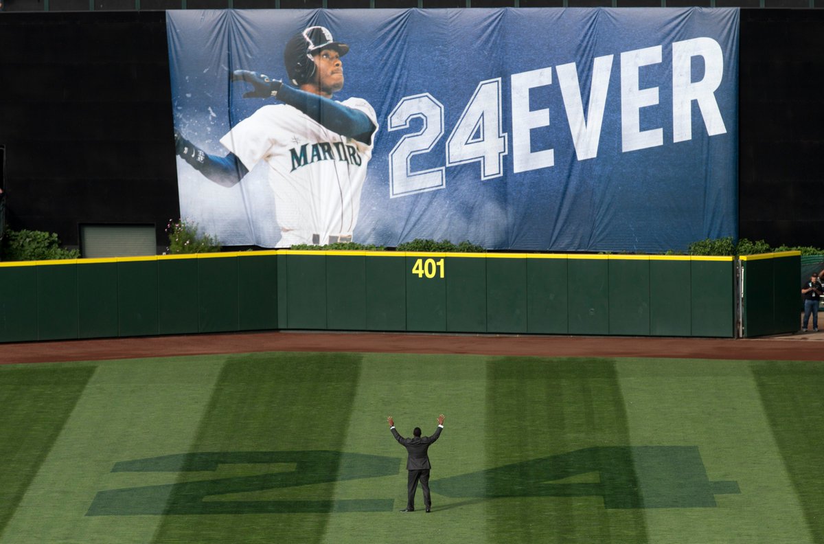 espn's tweet photo. Before his No. 24 was retired, Junior patrolled center field one final time for the @Mariners. https://t.co/oEmjY3idKq