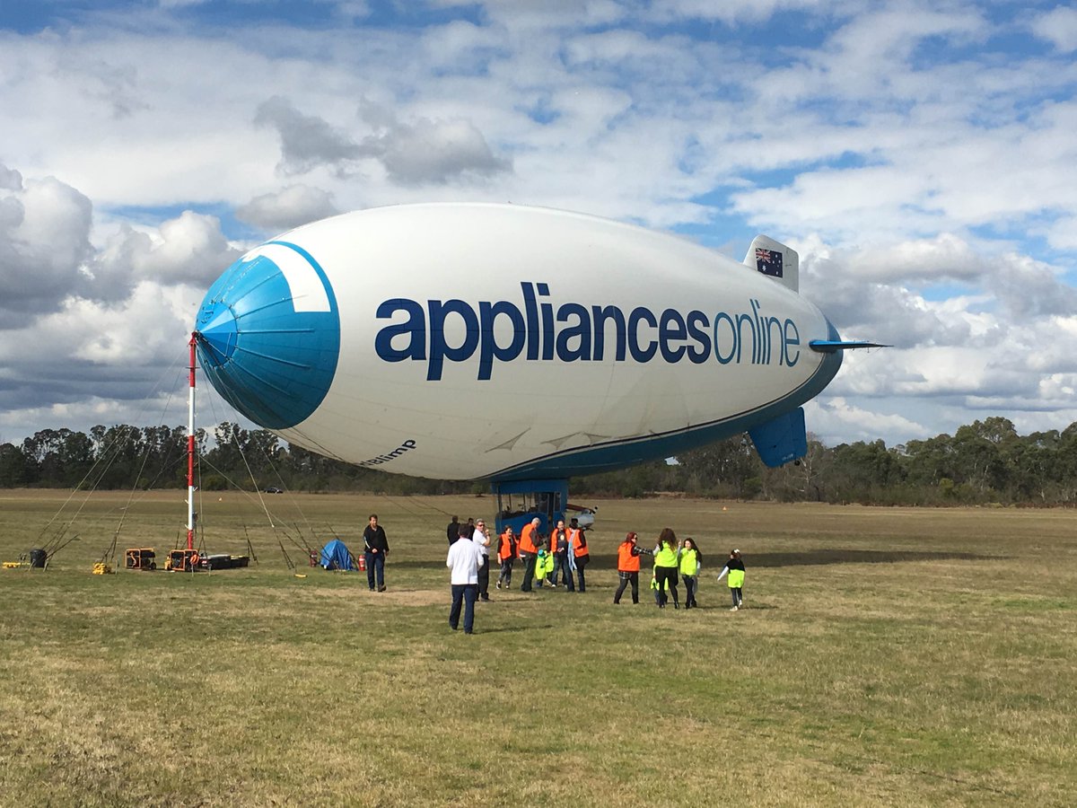 appliancesAU's tweet image. Mr. #Blimpy entertaining the crowd at our #BlimpFamilyDay. I think this is one of his best angles! #iwokeuplikethis