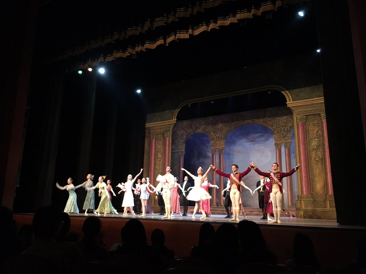 vjdaniel's tweet photo. Thank you @DubesAustralia udah undang kita ke Pertunjukan Ballet yg luar biasa! "Once" keren banget https://t.co/2HRjh7NSNx