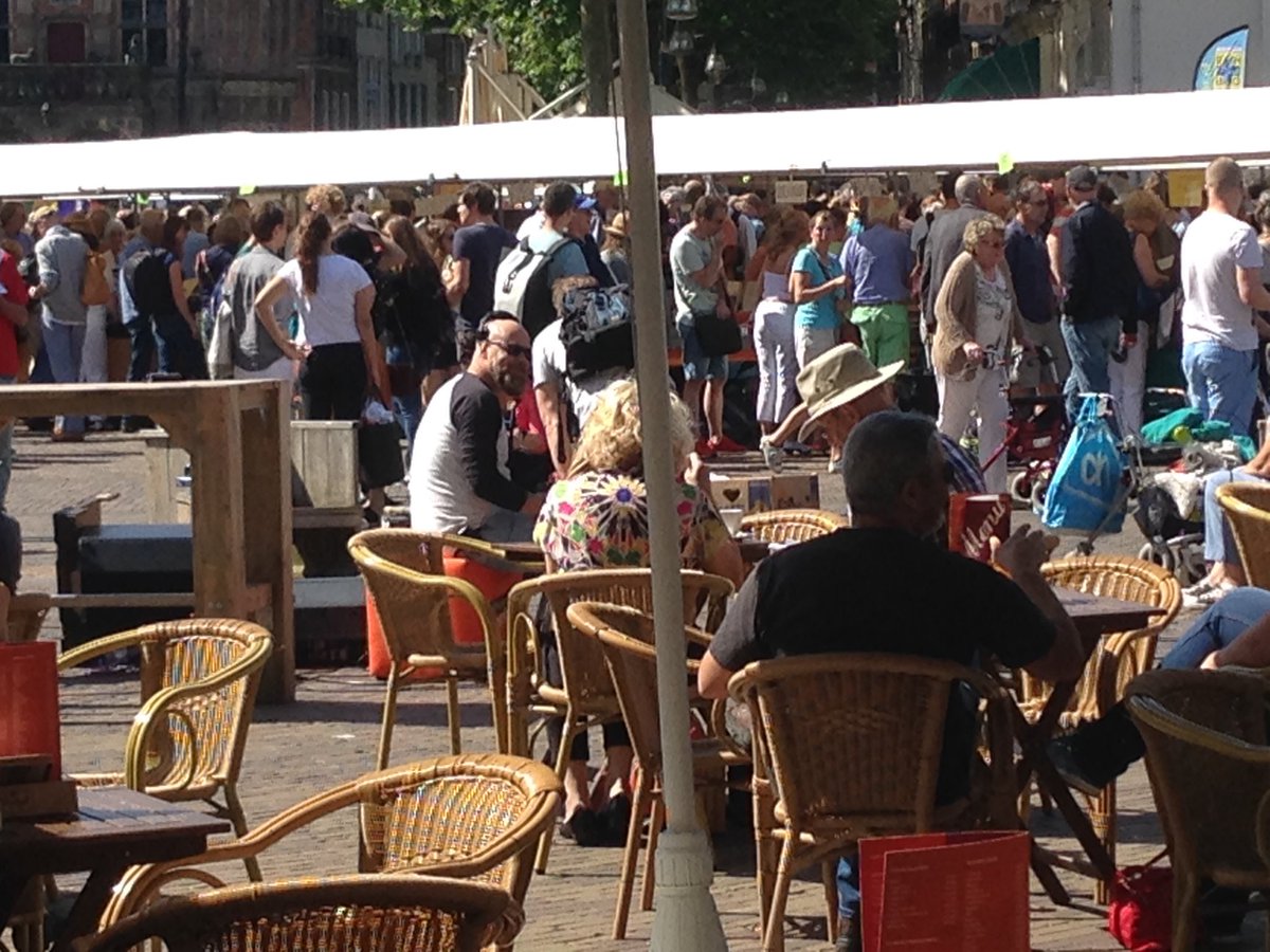 Goesting0570's tweet image. Wij zijn benieuwd naar de mooie beelden die @rtvoost maakt van de #DeventerBoekenmarkt2016 #Deventer #Televisie