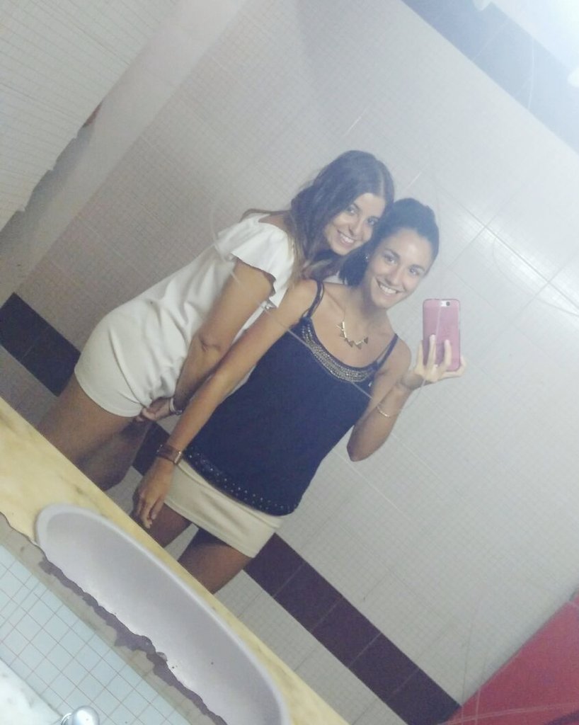 zutoia93's tweet photo. Qué rápido se acaba lo bueno 😖👋🌴🌞😘🍹🎉👭 #LlorandoPorMomentos #BuenaDespedida #KU #YaVes #Cachorras #Beniii #NosEcharon https://t.co/pcC2t9emIo