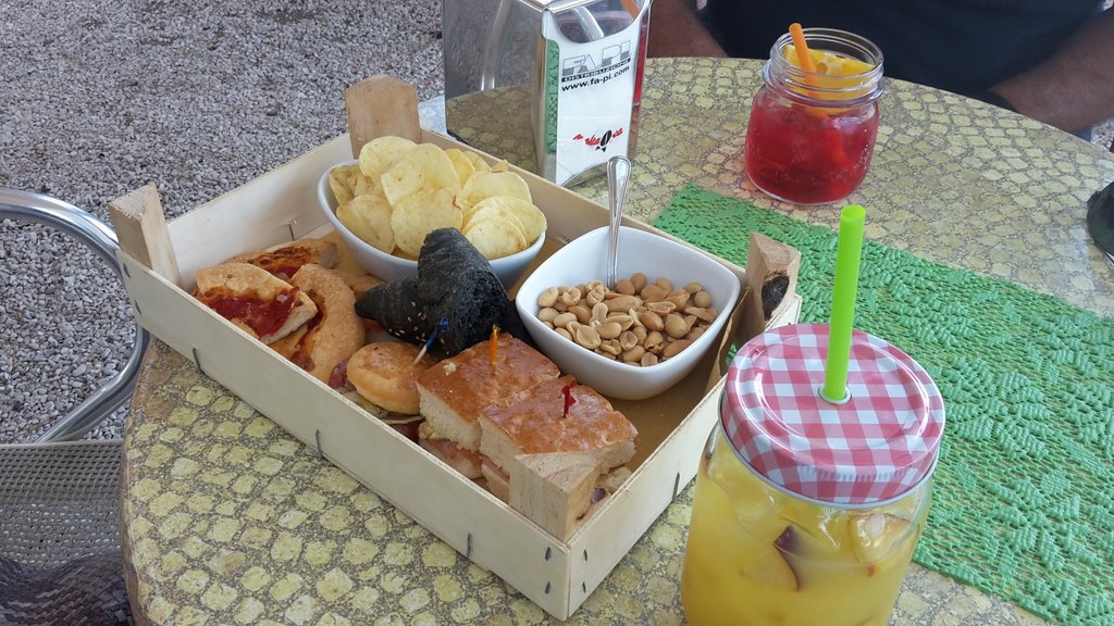 Siscre's tweet photo. @bridges2cross already "good afternoon" here😊😊😊 #appetizerTime https://t.co/dSDprhgkf9