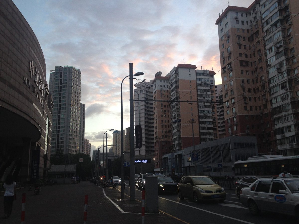 Christiemonaj's tweet photo. Sun down, Shanghai https://t.co/CXB5rJv1Ve