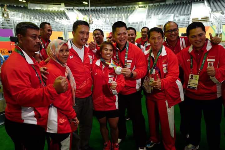 Rozieyana_85's tweet photo. #RIPBroadcasterRio kemana stasiun tv kita, haiiii....liat merah putih berkibar nun jauh disana#IndonesiaKece https://t.co/SxanzqBJdf