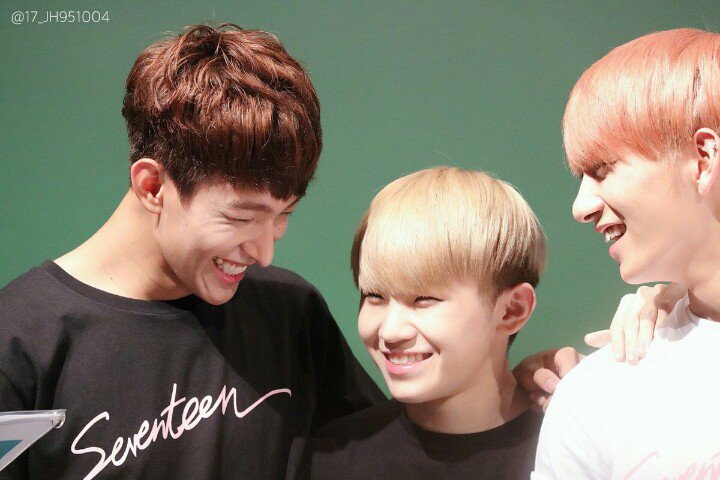 svtdays17's tweet photo. [PIC] 160806 Osaka Fansign #SEVENTEEN #세븐틴 #WOOZI #우지 #지훈 #DK #도겸 #석민 cr:17_JH951004 https://t.co/x1IBM3zizR
