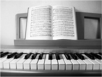 altamigo's tweet photo. Evelyne de Paris est à votre disposition pour des cours de piano et de synthé : https://t.co/jbtqGmjFdx https://t.co/B0iDbKZjTq