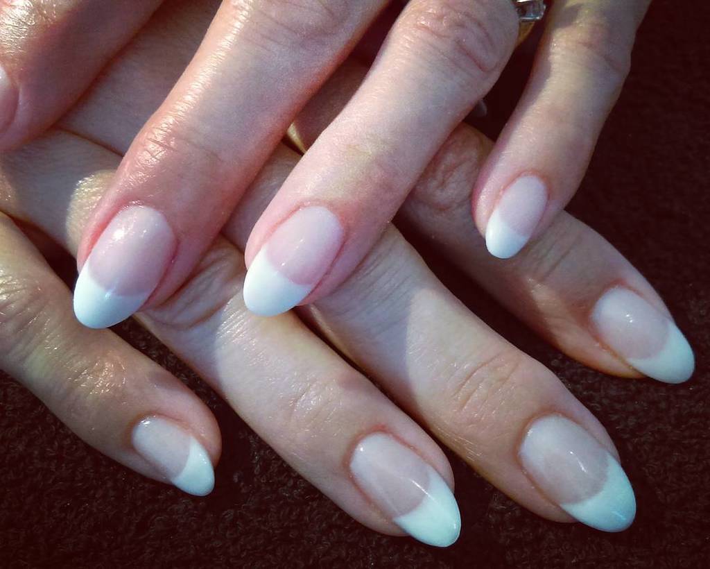 1010NailDesign's tweet photo. Classic #frenchmanicure finish using  @cndworld #liquidandpowder #overlays #nailsofinstagr… https://t.co/LUskR8Pzbg https://t.co/uHakqM6P5H