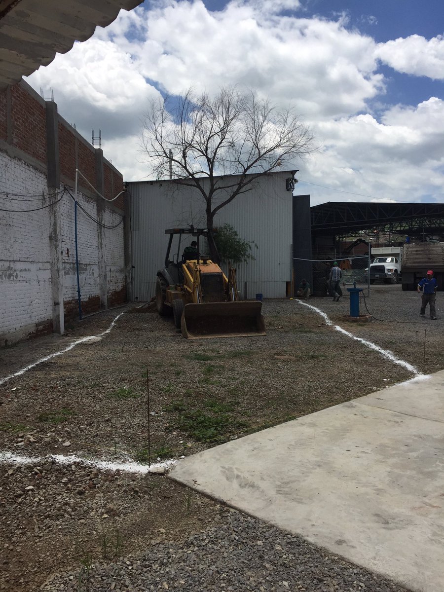 Heladobuenoo's tweet photo. Manos a la obra!, comenzamos!! #architecture #Estructur #construction https://t.co/BAfSvmKoVr