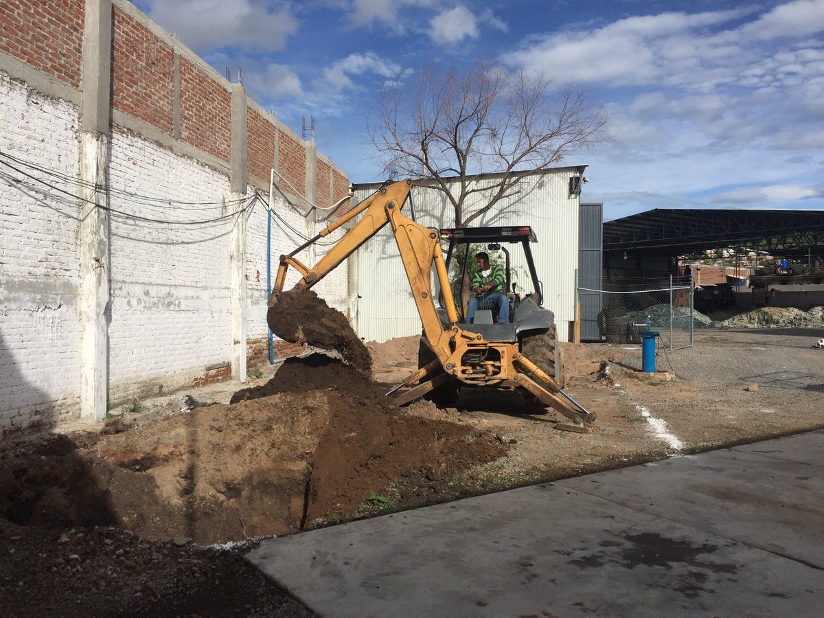 Heladobuenoo's tweet photo. Manos a la obra!, comenzamos!! #architecture #Estructur #construction https://t.co/BAfSvmKoVr