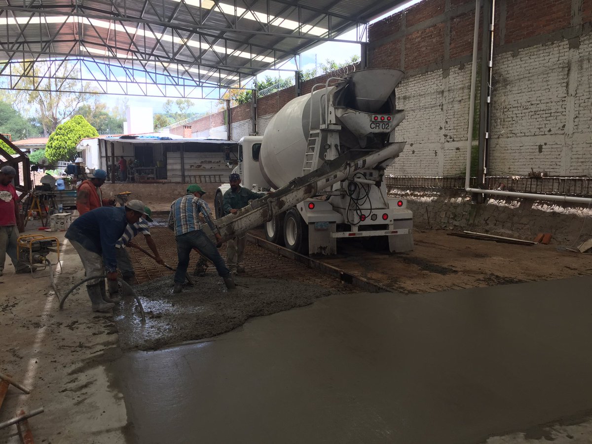 Heladobuenoo's tweet photo. Manos a la obra!, comenzamos!! #architecture #Estructur #construction https://t.co/BAfSvmKoVr