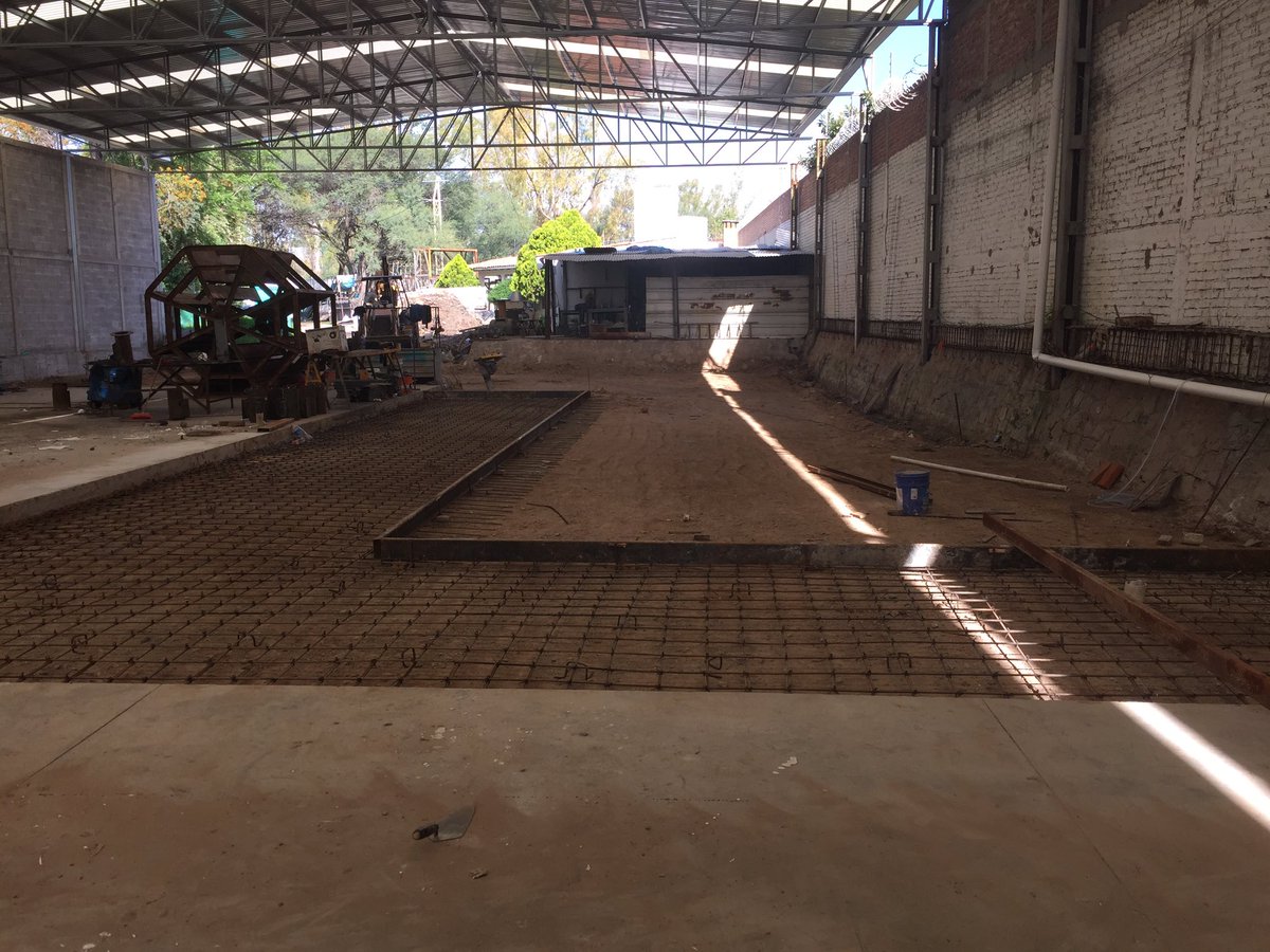 Heladobuenoo's tweet photo. Manos a la obra!, comenzamos!! #architecture #Estructur #construction https://t.co/BAfSvmKoVr