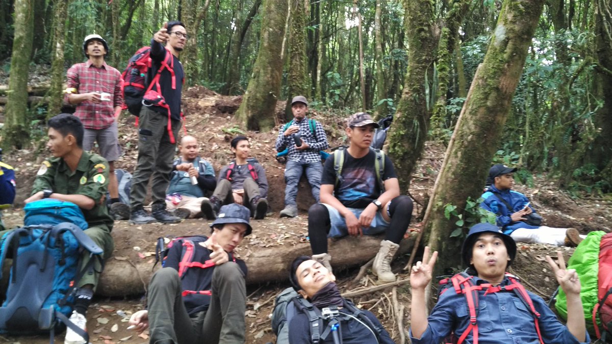 twitchangcuters's tweet photo. #hmmsudahkuduga ambil nafas dulu di pos 3 gunung ciremai π
π¨ @ppc_trans7 #PPCRI71 #ppcgoestociremai https://t.co/7o7PPiow3q