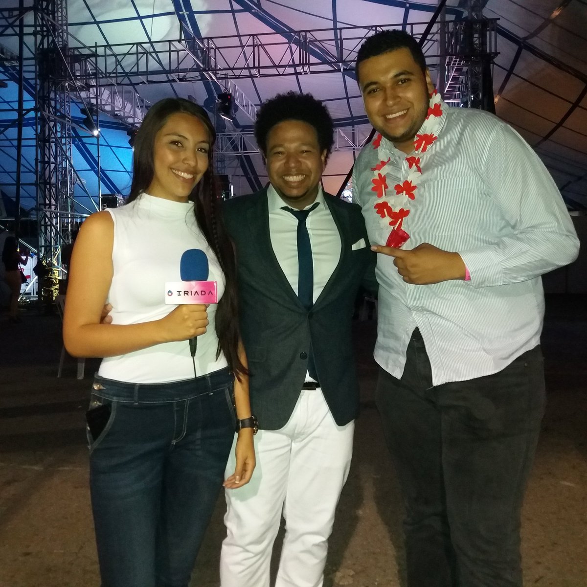 LaTriadaW's tweet photo. #Cultura | @danielamejia_02 y @andresmtaborda #LaTriada junto a #DiegoKing, tras el lanzamiento de la #MafiaSalsera https://t.co/FUE9HLNyFt