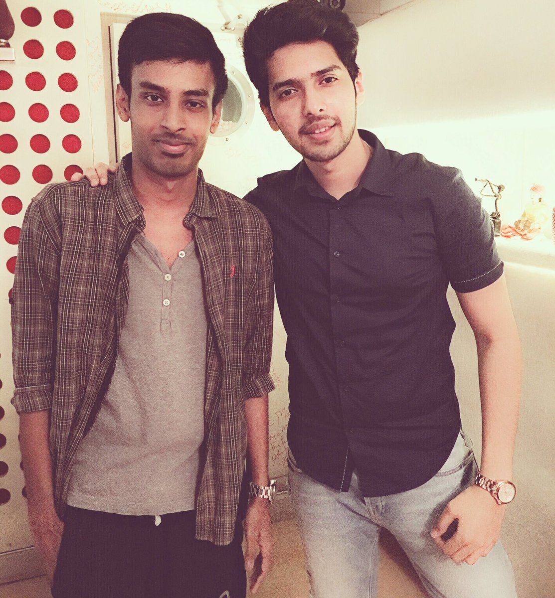 ArmaanMalik22's tweet photo. Sang an awesome Tamil song for the talented composer @leon_james "Un Kaadhal Irundha Podhum" frm #KavalaiVendam ❤️👌🏼 https://t.co/YwsrYRRzQW