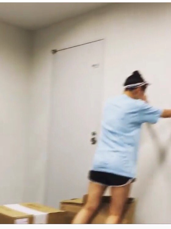 SF_yoonbomi's tweet photo. instagram updatenya siapa yah ini 🙄😏 https://t.co/4P2WUilIP9