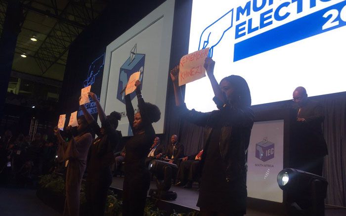 ewnupdates's tweet photo. #RememberKhwezi protester in shock after removal from IEC centre https://t.co/ybiWvXzRuN https://t.co/xi1YOeySBX