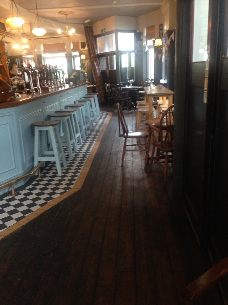EcoCleanLDN's tweet image. Cleaning the duke pub in wanstead