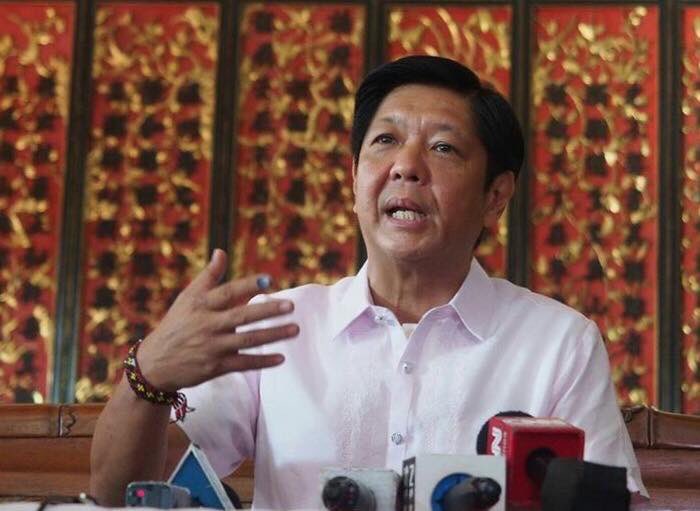 bongbongmarcos's tweet photo. On behalf of my family, we thank the President for the kind &amp; healing gesture https://t.co/XSzqh3vyXX #SalamatPDU30 https://t.co/wqL7jld2wj