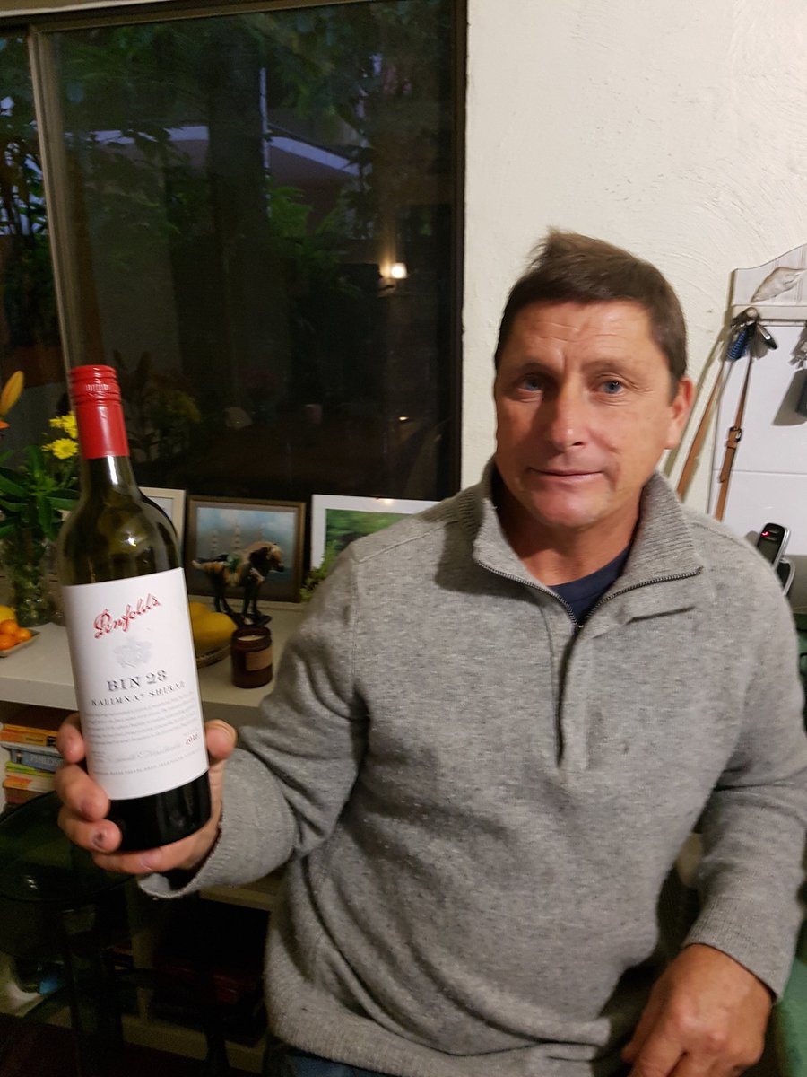 RandomWineScore's tweet image. #randomwinescore #penfolds Kalimna2013 cameo appearance &amp;amp; proprietor @riccaspizzabar #noosa "it's qwite nice" 8.5/10