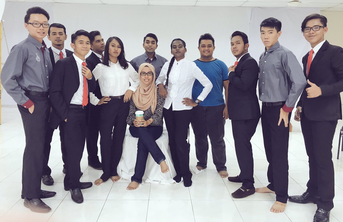 eishahasikin's tweet photo. PM Photoshoot Day #sincemorning #thankstosponsors #sanggulberacun #tanjakpictura https://t.co/zm8nlHKbYU