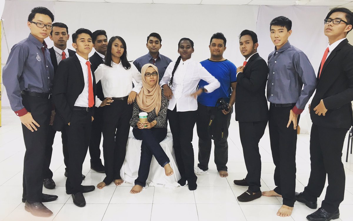 eishahasikin's tweet photo. PM Photoshoot Day #sincemorning #thankstosponsors #sanggulberacun #tanjakpictura https://t.co/zm8nlHKbYU