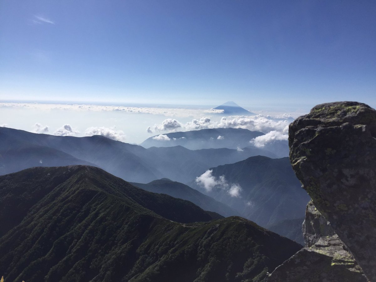 redaken7's tweet photo. 日本で2番目に高い山(北岳3193メートル)登ってきたぞ！
足いてぇ https://t.co/O5mpEdxSeM