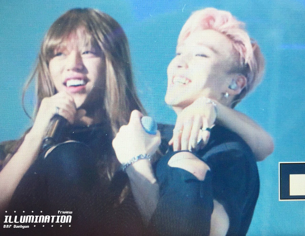 Illumin_628's tweet photo. 160807 LOE FINALE #BAP #대현 
(@BAP_Daehyun )
종업오빠가 대숙언냐 공주님안기🙈🙊 https://t.co/R4AxmwTG29