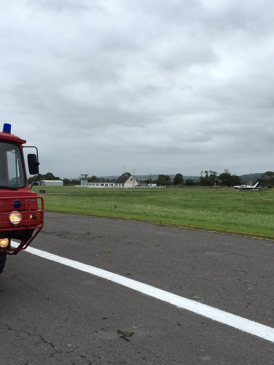 Pembreyairport's tweet image. Gloomy start to the day! RWY 22L, QNH 1025 and wind 290 gusting 21, lovely for breakfast at @AmeliaDiner0  though!
