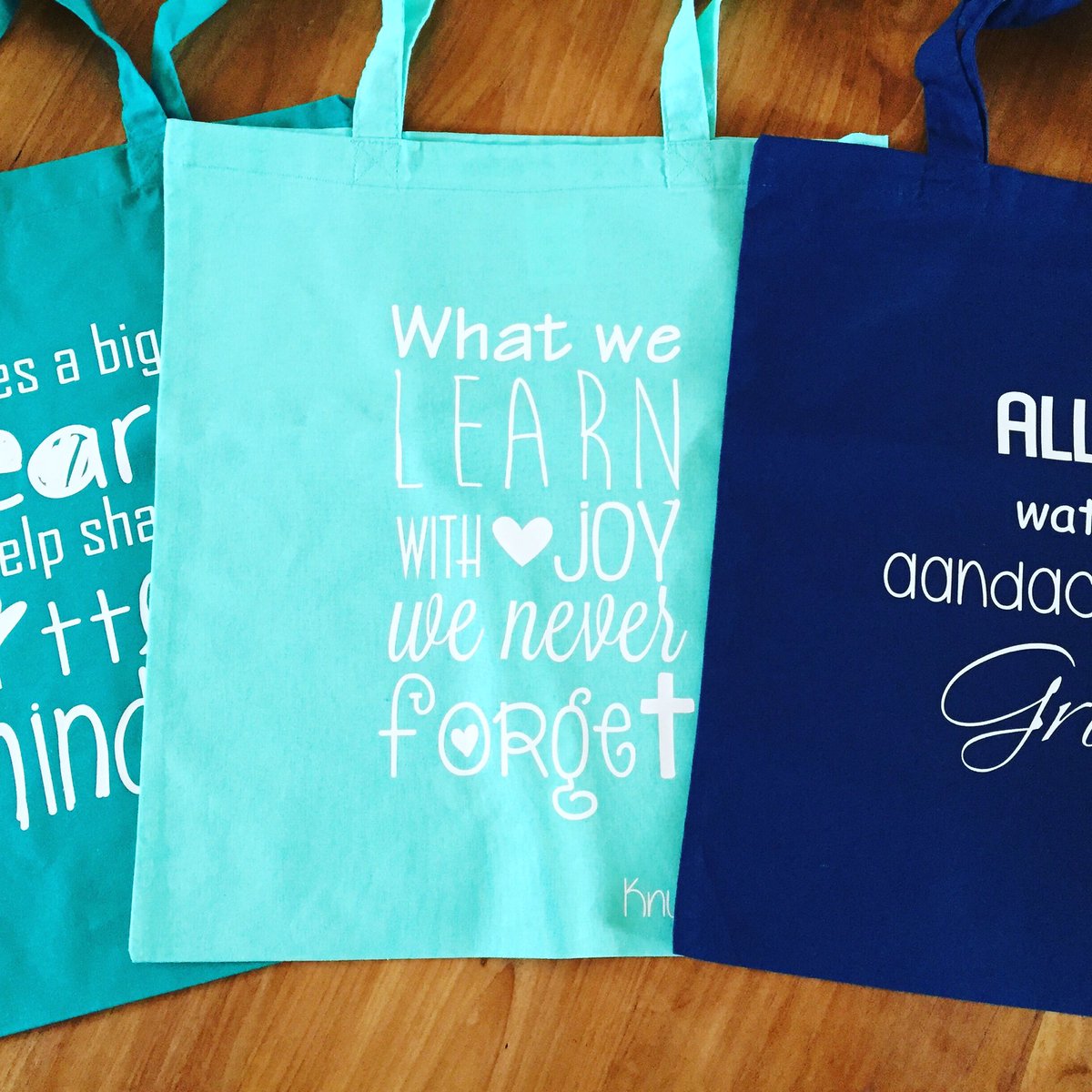 Bijriek's tweet photo. Leuke tassen met eigen quote! Bestel hem nu! €5,95 #hipenstoer #bijriek #echtnietduur #dezezijnvandejuf https://t.co/KRJnQwXDzF