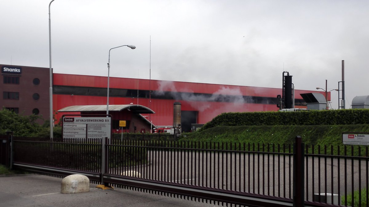 vdhoef's tweet photo. Brand bij #Smink #Amersfoort https://t.co/nbWVtezd7F