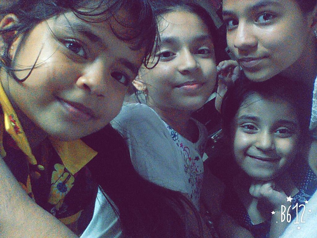 S_arshxo's tweet photo. @LoveSchmitten #SchmittenMoment @preetisingh2121 party love https://t.co/yczH4Wa5Cj