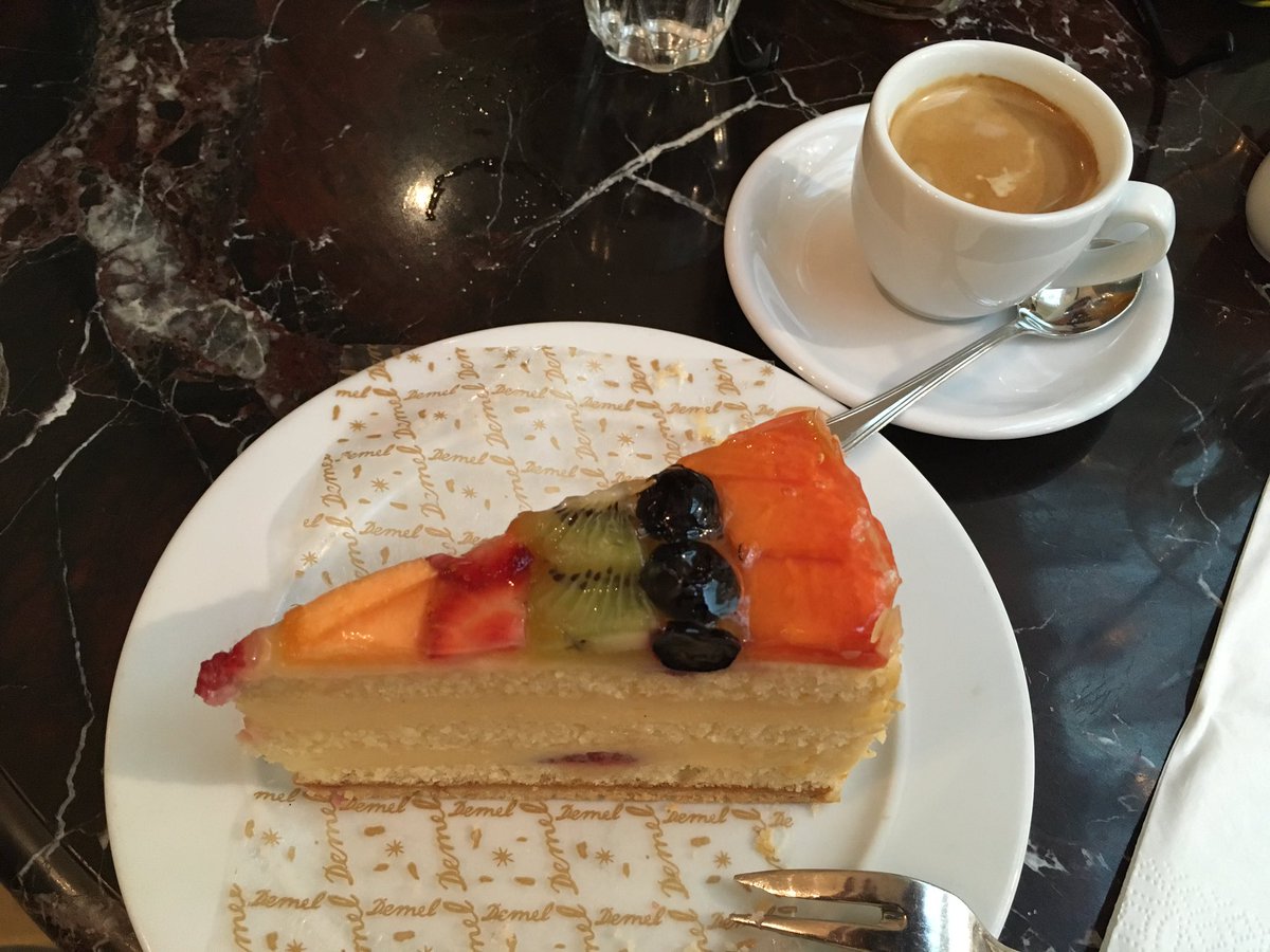 Railcom's tweet image. Demel, Wien - wo sonst 😍