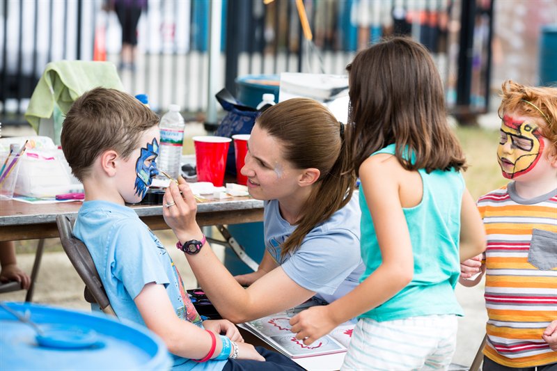 WrigleySumFest's tweet photo. #WrigleySumFest is kid friendly! Swing by the Kids' Zone today for a range of interactive activities for children! https://t.co/7QHTqNBHKq
