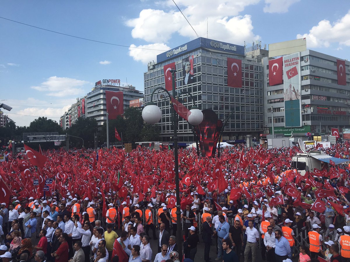 kbbmustafaak's tweet photo. İşte millet..
İşte İstanbul..
İşte Ankara..
Muhteşem bir manzara..
#TekMilletTekYürek #DemokrasiveŞehitlerMitingi https://t.co/0QX1IeE3AI