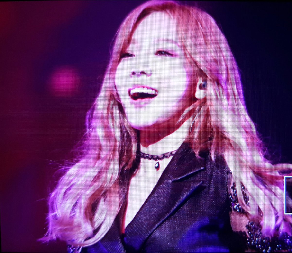 [PIC][05-08-2016]TaeYeon khởi hành đi Busan để biểu diễn 2 đêm Concert - "BUTTERFLY KISS" vào trưa nay - Page 2 CpQ6ff2VMAAyNy7