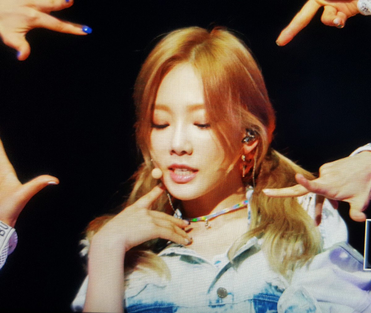 [PIC][05-08-2016]TaeYeon khởi hành đi Busan để biểu diễn 2 đêm Concert - "BUTTERFLY KISS" vào trưa nay - Page 2 CpQ8GwFVIAEXtKy