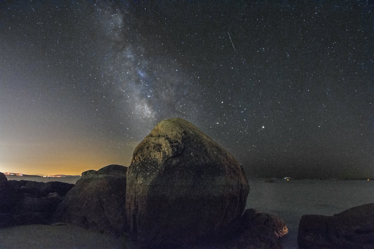 Pietro Francia (@pietro_francia) on Twitter photo O Grove, Galizia. The milky way, a lovely triangle (Mars, Saturn and Antares)...and a shooting star! <a href="/EpicCosmos/">Epic Cosmos</a> O Grove, Galizia. The milky way, a lovely triangle (Mars, Saturn and Antares)...and a shooting star! <a href="/EpicCosmos/">Epic Cosmos</a>