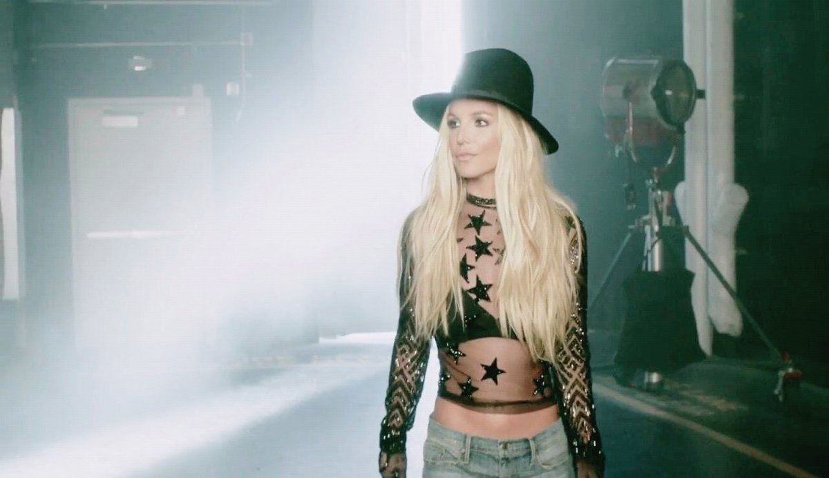 ezadhfizy_'s tweet photo. fav #MakeMeMusicVideo style.. she looks gorgeous 💓😍 https://t.co/ueQStpkEk4