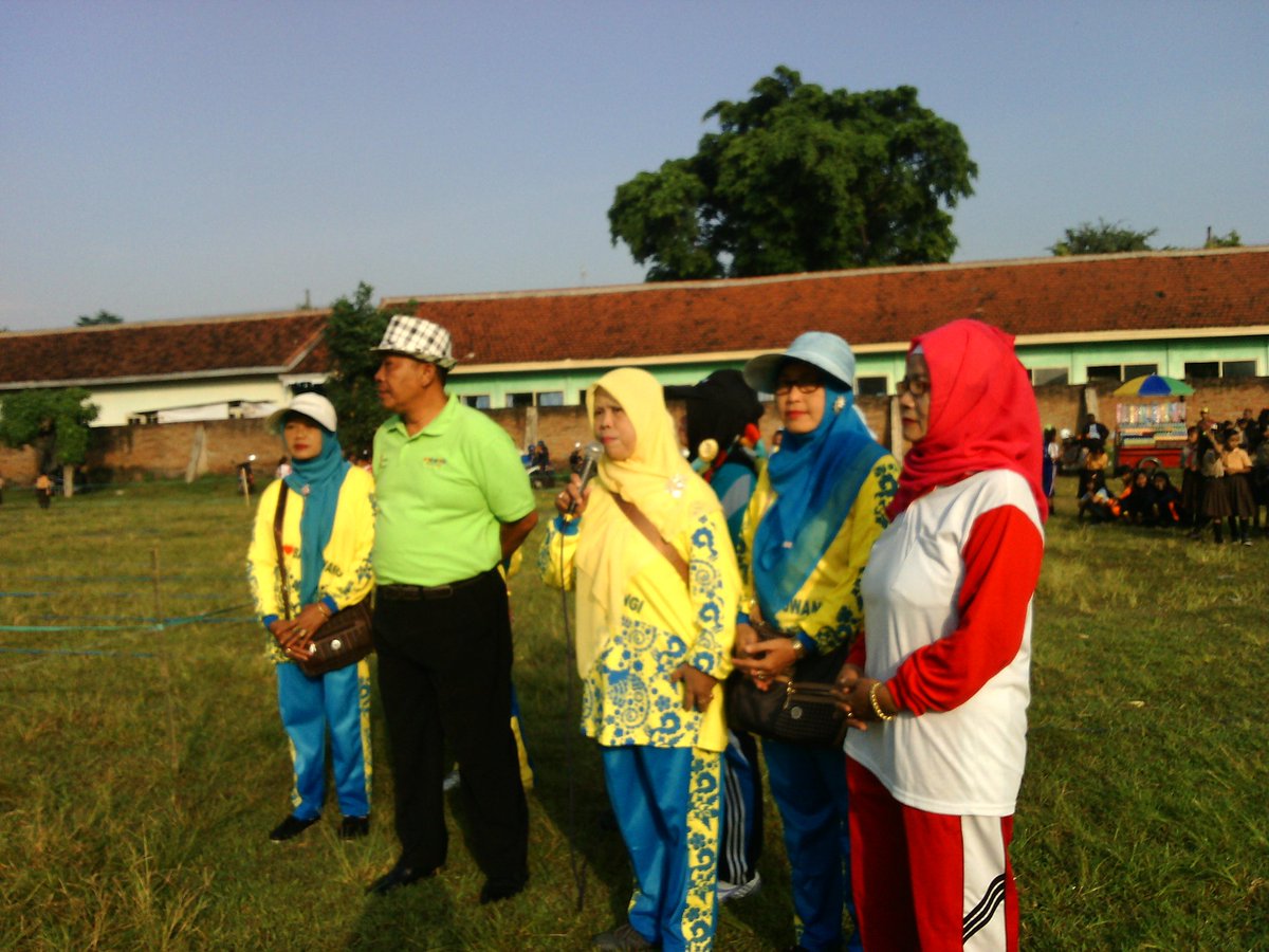 UMuncar's tweet photo. @a_azwarnas kegiatan memperingati hari kemerdekaan yang ke 71 IGTKI kec. Muncar https://t.co/IkGpqjBExW
