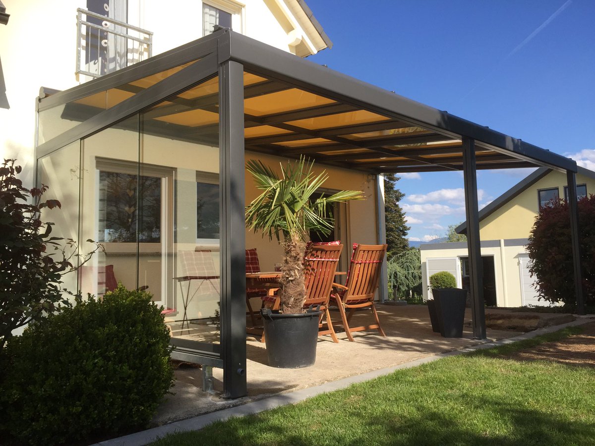 Montage Klaiber Terrado mit Markise und Ganzglasanlage