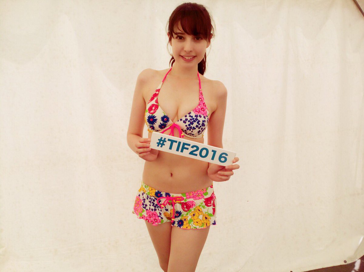 TIP&TIF 公式 on X: 西田藍さんもパシャり！ お花の水着姿にもうメロメロでした！ #TIF2016  t.coFngL0ua2Qh  X